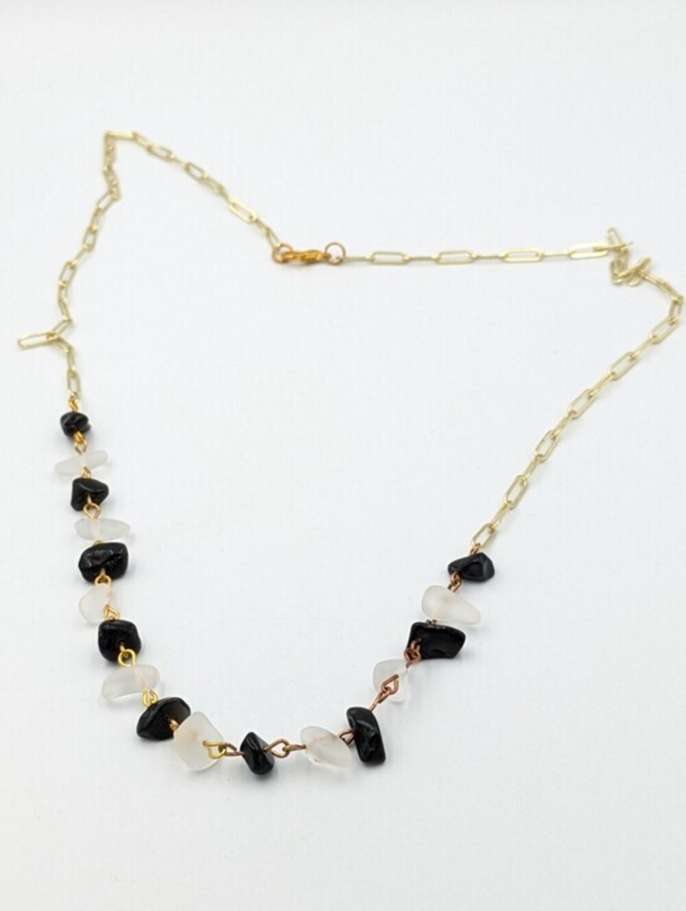 5/25$  Frosted glass chip gold tone chain necklace